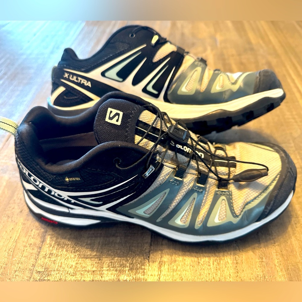 Sz 9 Salomon X Crest Outdoor Low Top Women's Hiking Trekking Camping Shoes